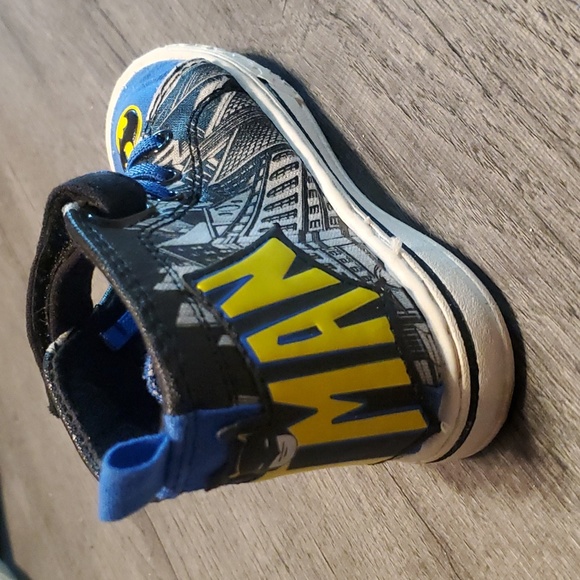 Kids Batman size 8 high top sneakers - Picture 5 of 8